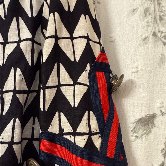 Kewangen Geometric Patterned Jacket - Picture 4 of 10